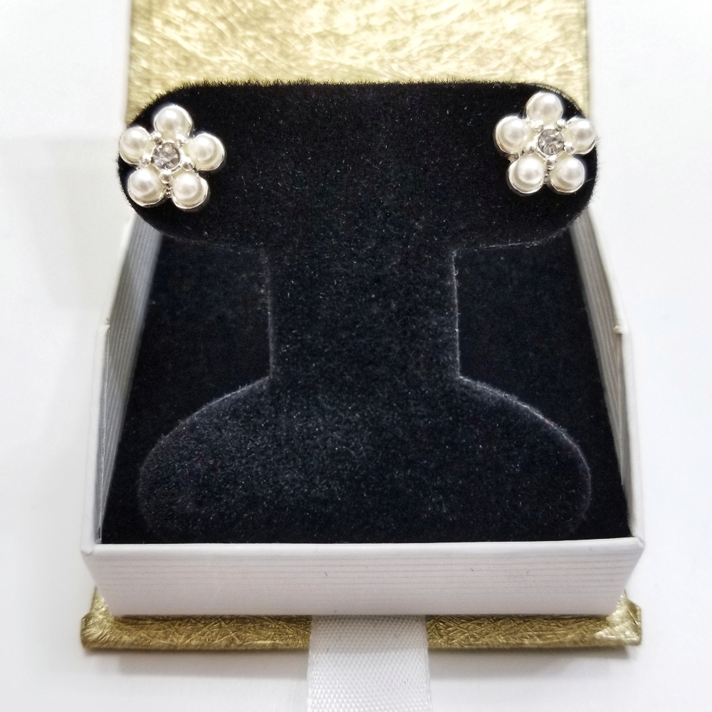 ✨SALE✨ Sparkle Pearl Flower Stud Earrings